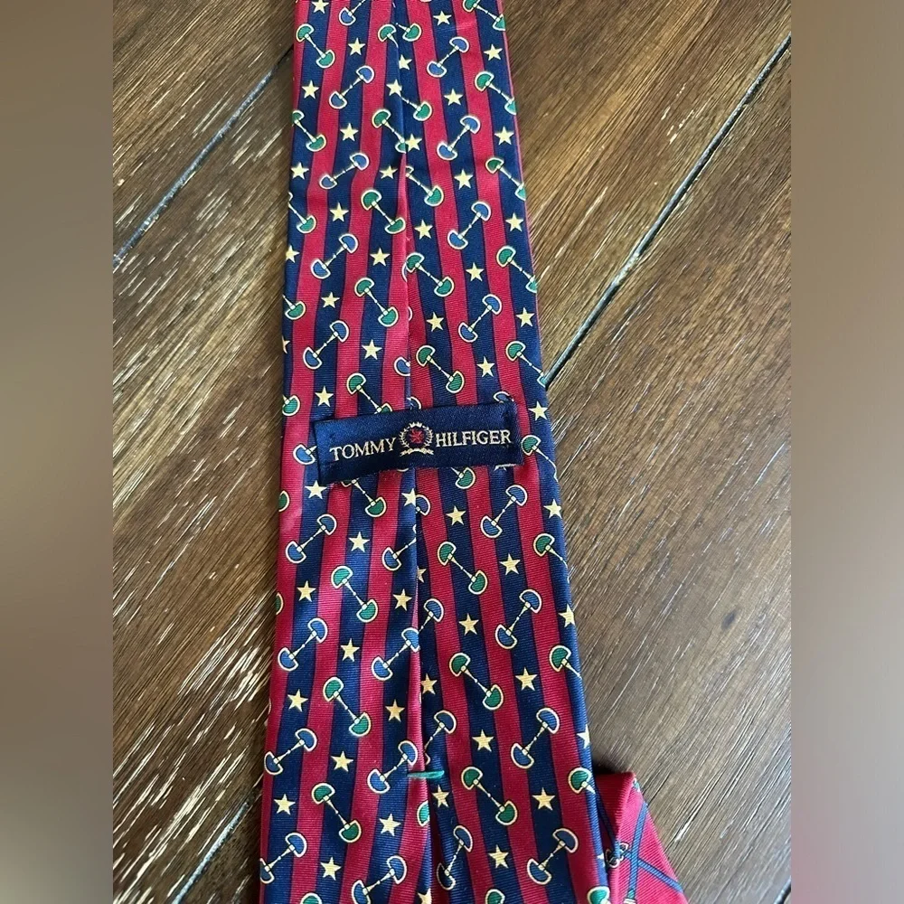 Tommy Hilfiger horse bit tie